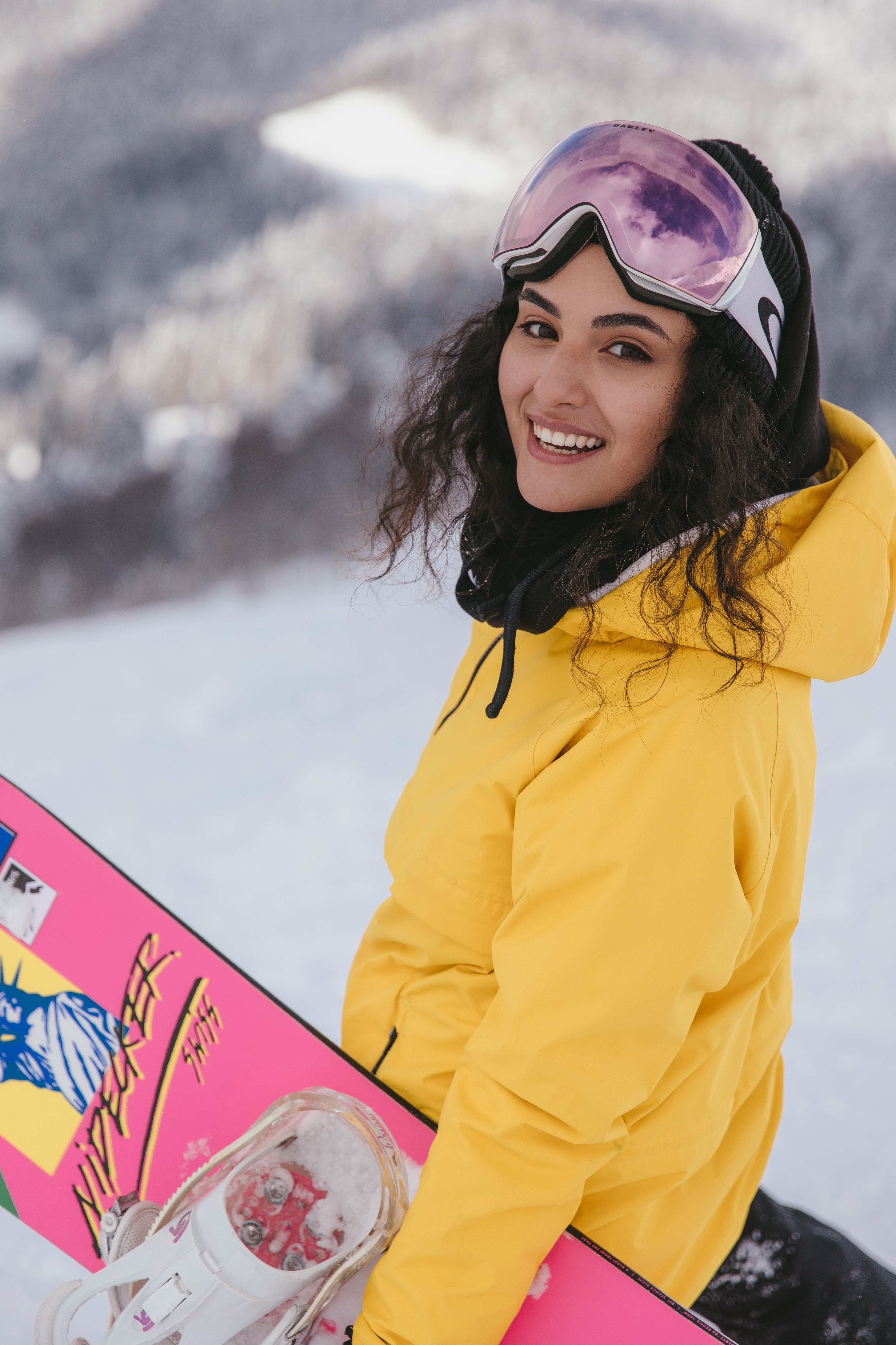 Femme avec un swnoboard